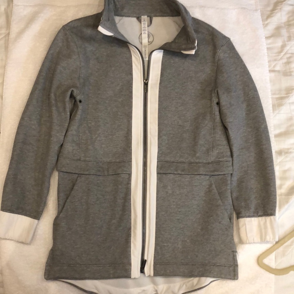 Luululemon light as a warmth jacket